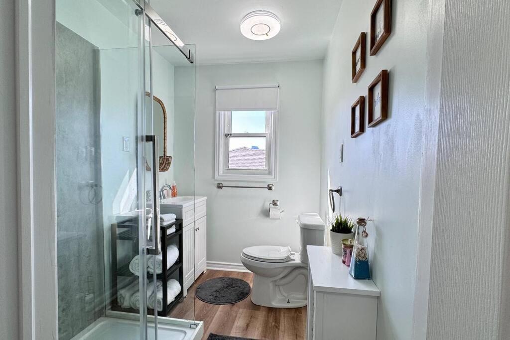 Near The Falls Two Bedroom - 5 Min Walk To Clifton 나이아가라 폭포 외부 사진